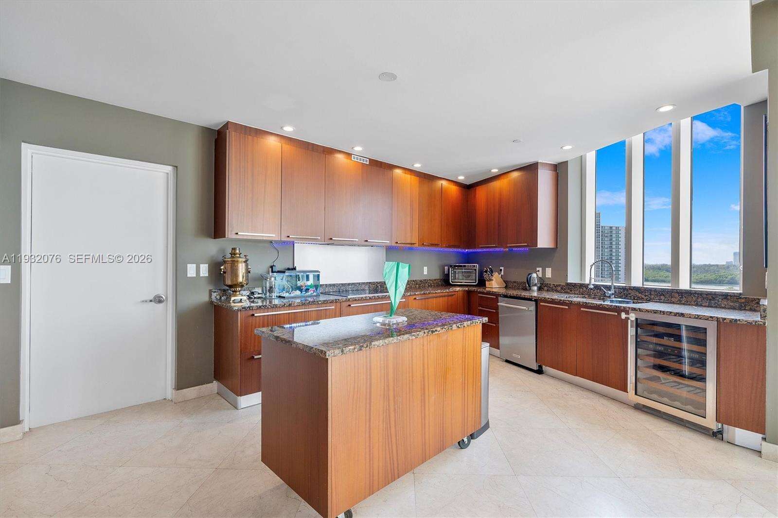 TDR TOWER II - 15901 Collins Ave, Sunny Isles Beach, FL 33160 | Picture 10