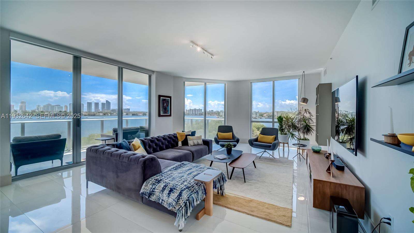 MARINA PALMS RESIDENCES SOUTH - 17111 Biscayne Blvd, North Miami Beach, FL 33160 | Picture 3