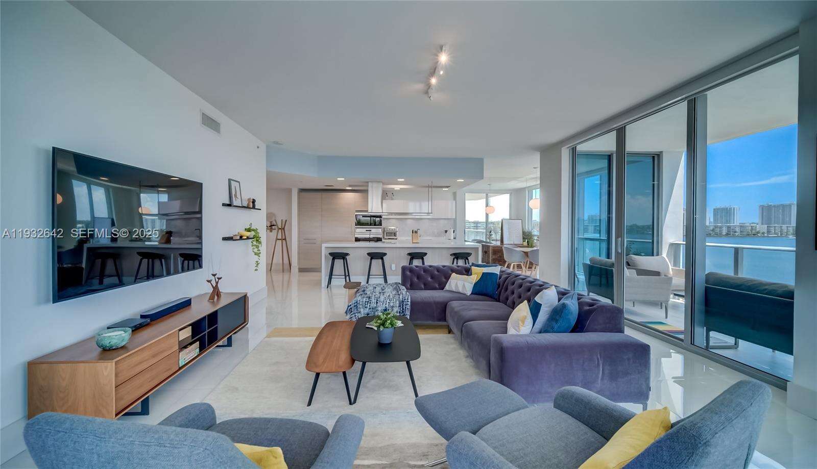 MARINA PALMS RESIDENCES SOUTH - 17111 Biscayne Blvd, North Miami Beach, FL 33160 | Picture 4