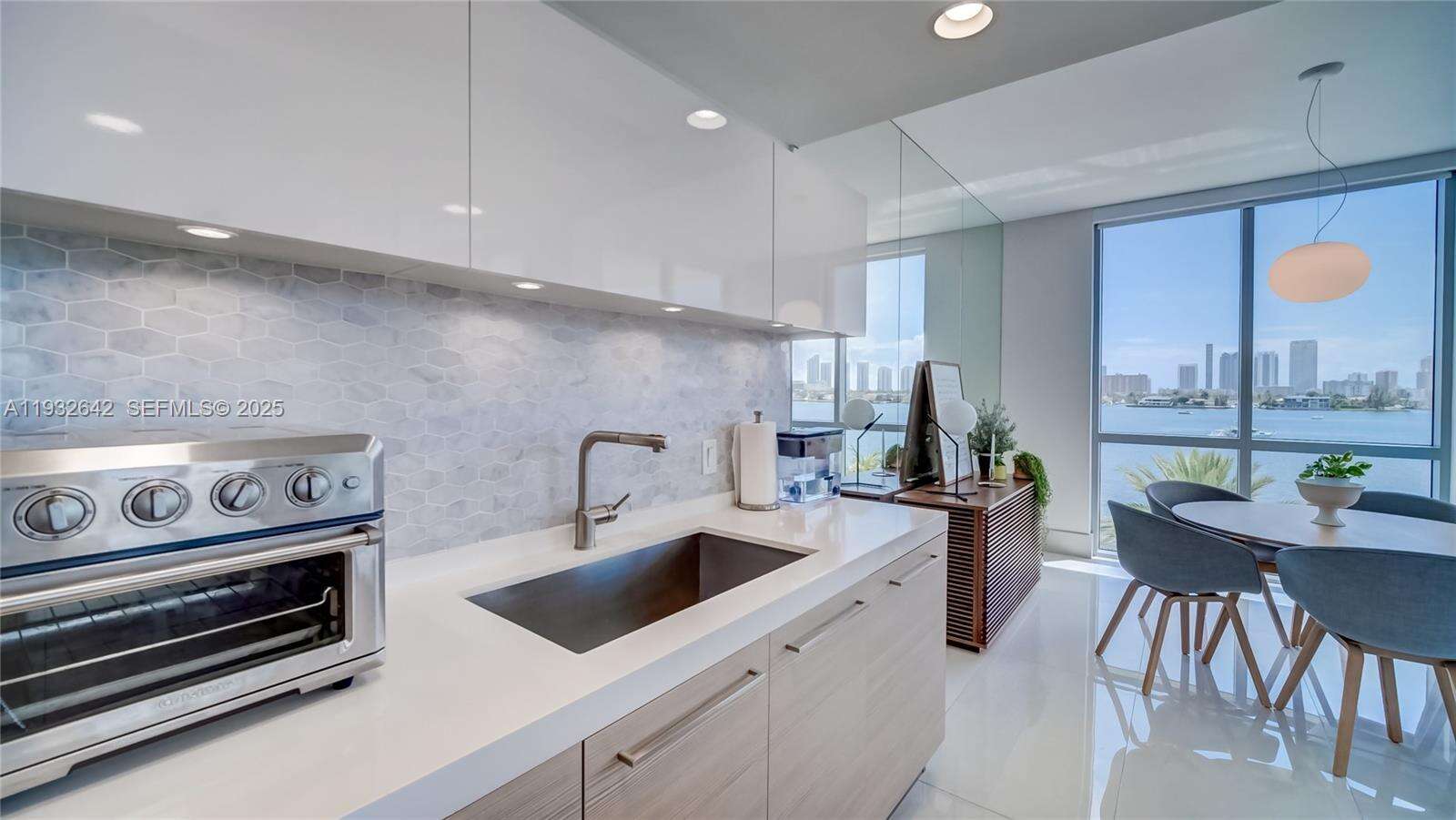 MARINA PALMS RESIDENCES SOUTH - 17111 Biscayne Blvd, North Miami Beach, FL 33160 | Picture 9