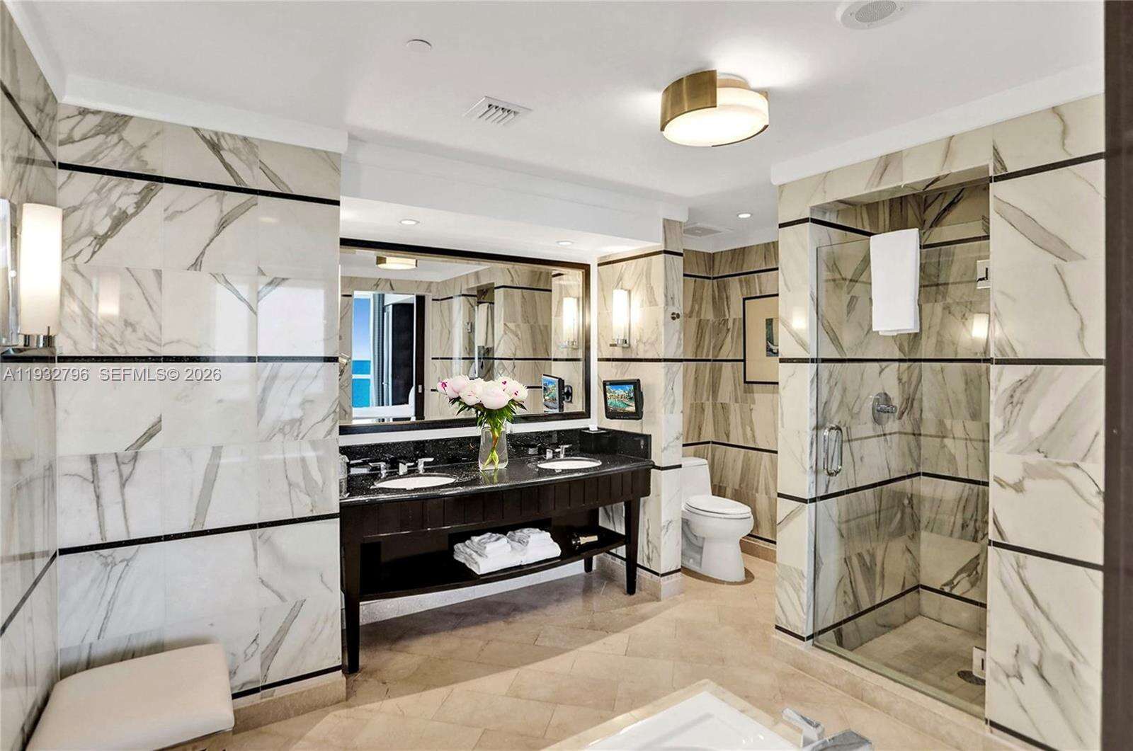 FONTAINEBLEAU III OCEAN CLUB - 4391 Collins Ave, Miami Beach, FL 33140 | Picture 11