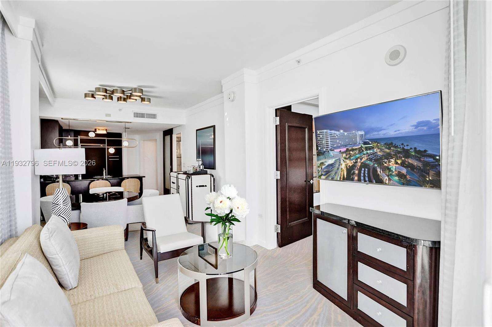 FONTAINEBLEAU III OCEAN CLUB - 4391 Collins Ave, Miami Beach, FL 33140 | Picture 12