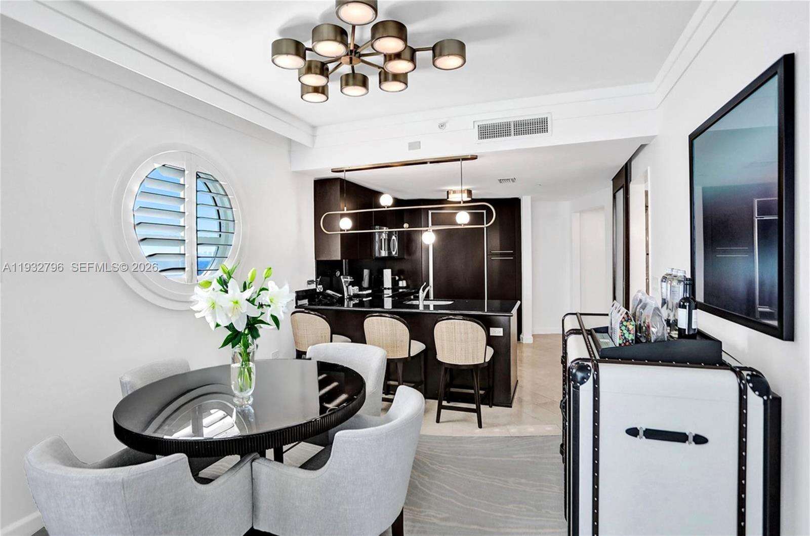 FONTAINEBLEAU III OCEAN CLUB - 4391 Collins Ave, Miami Beach, FL 33140 | Picture 8