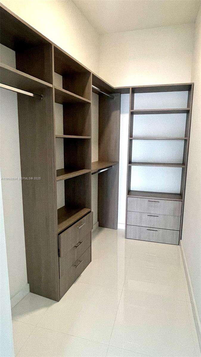 Paramount Miami Worldcenter at 851 1 Ave, Miami, FL 33132 - For Sale photo 15