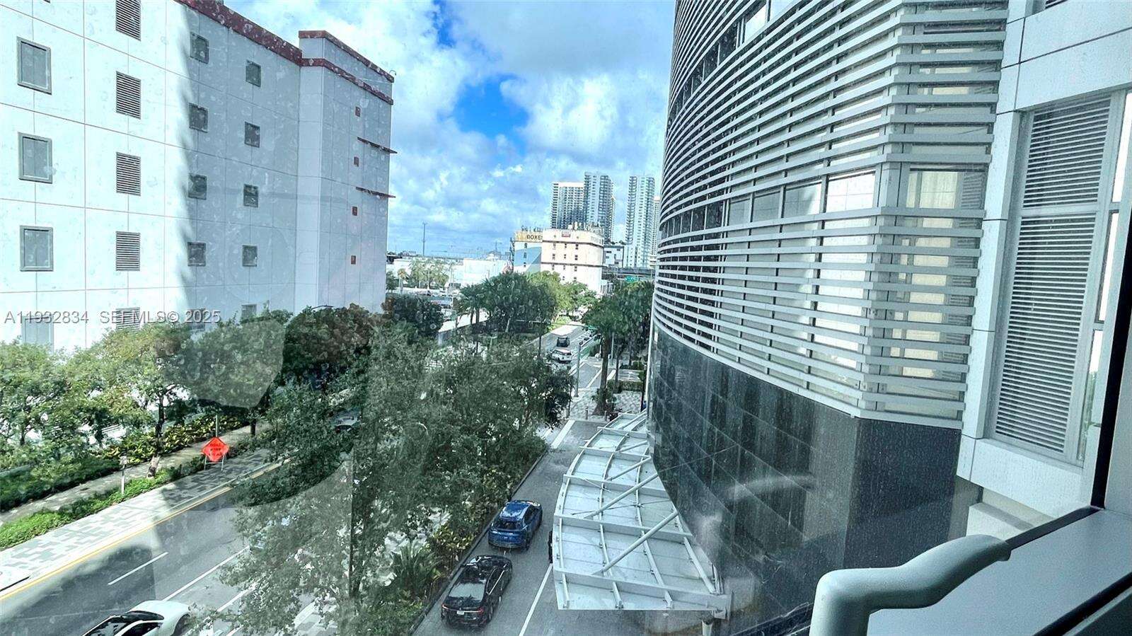 Paramount Miami Worldcenter at 851 1 Ave, Miami, FL 33132 - For Sale photo 16