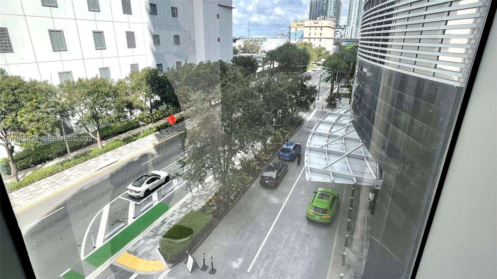 Paramount Miami Worldcenter at 851 1 Ave, Miami, FL 33132 - For Sale photo 17