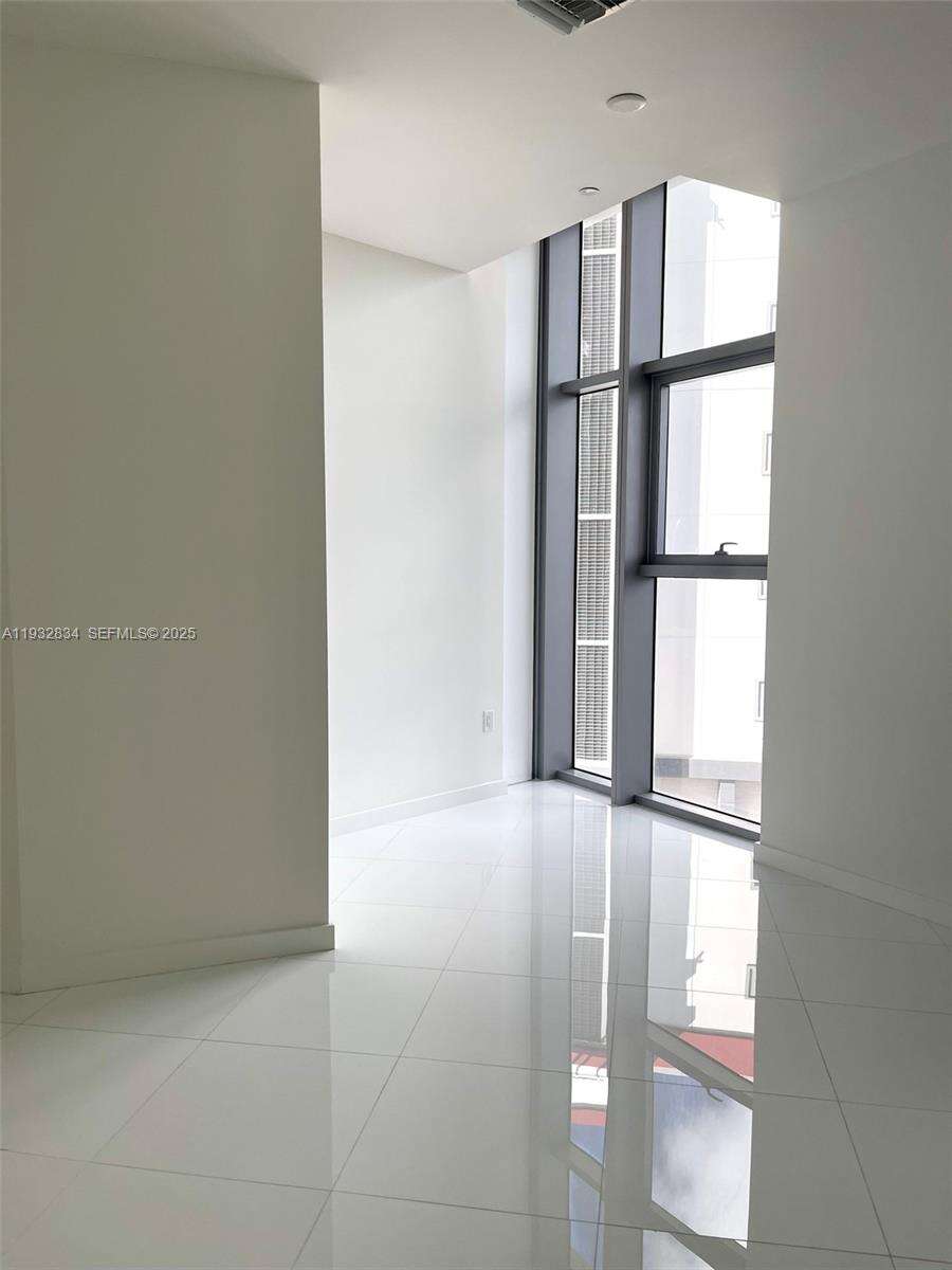 Paramount Miami Worldcenter at 851 1 Ave, Miami, FL 33132 - For Sale photo 21