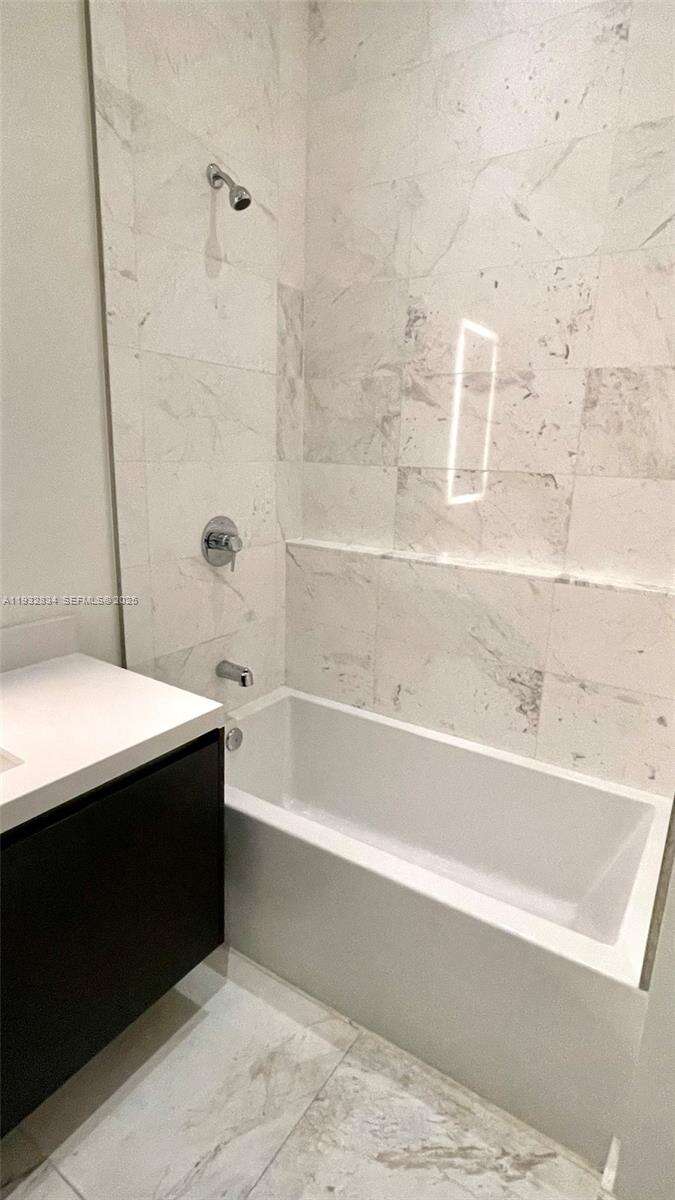 Paramount Miami Worldcenter at 851 1 Ave, Miami, FL 33132 - For Sale photo 26