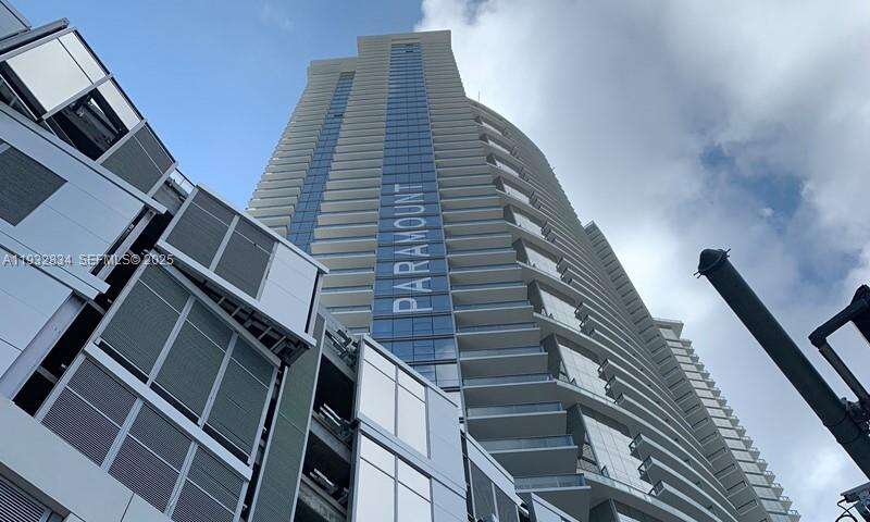 Paramount Miami Worldcenter at 851 1 Ave, Miami, FL 33132 - For Sale photo 64