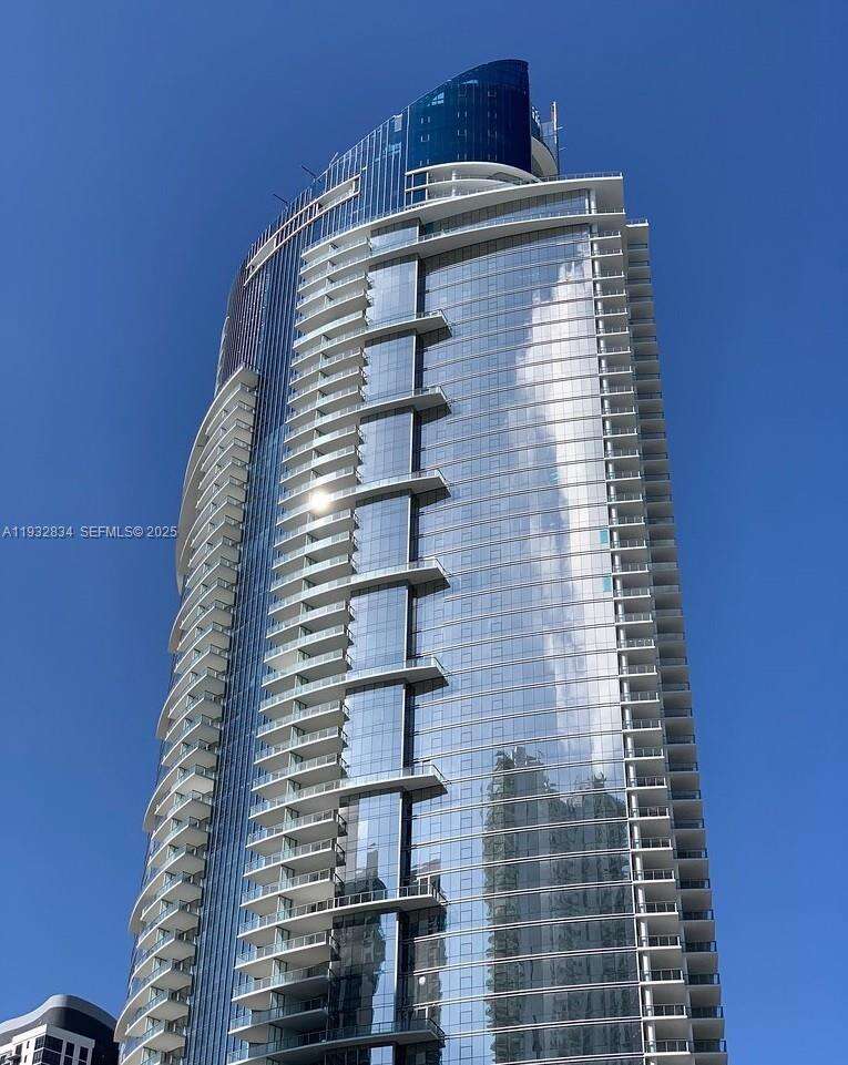 Paramount Miami Worldcenter at 851 1 Ave, Miami, FL 33132 - For Sale photo 67