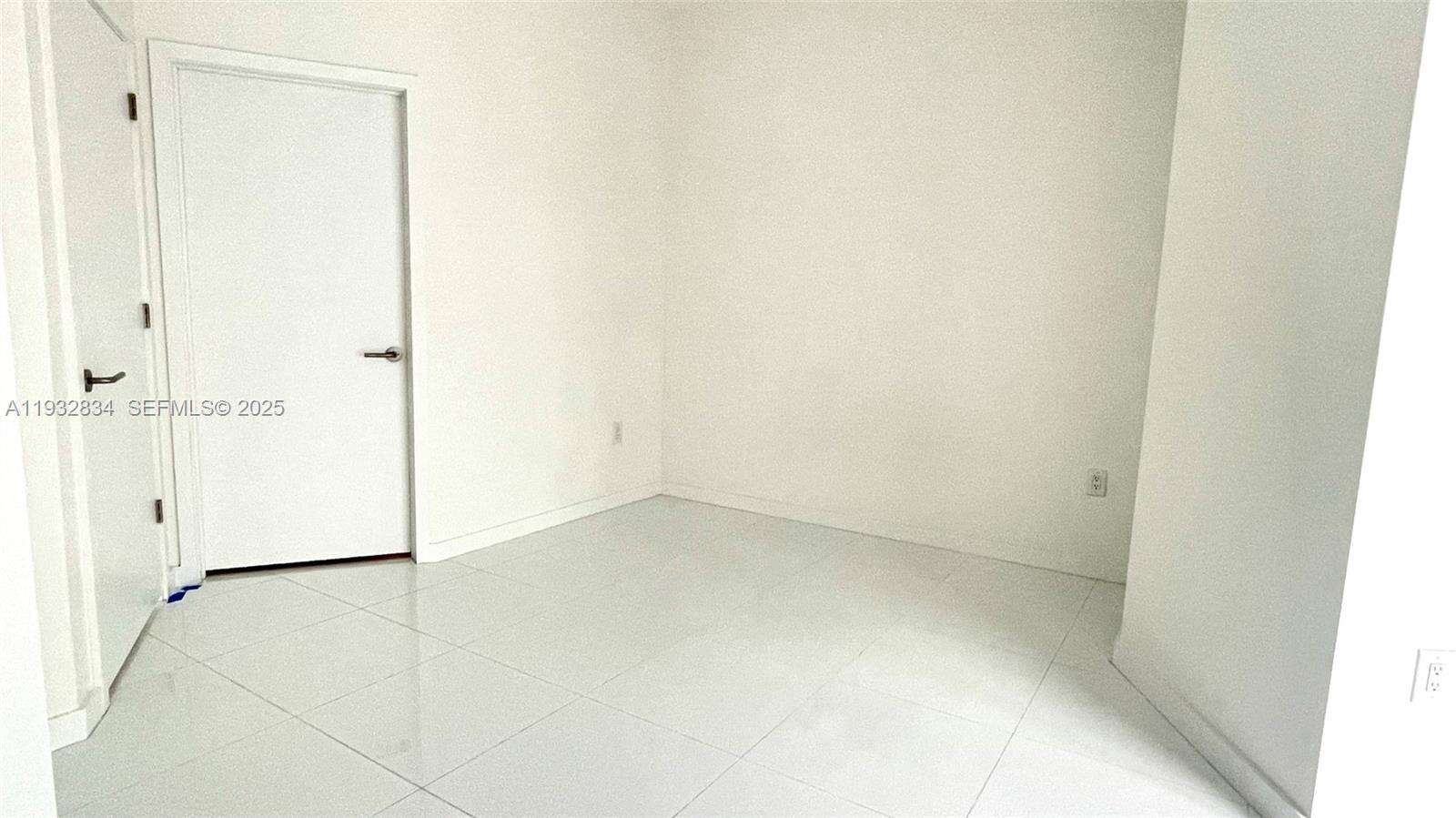 Paramount Miami Worldcenter at 851 1 Ave, Miami, FL 33132 - For Sale photo 9