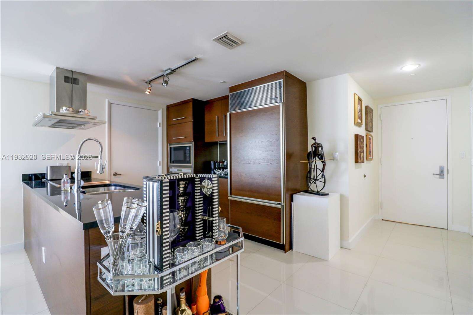 Icon Brickell 2 at 495 Brickell Ave, Miami, FL 33131 - For Sale photo 5