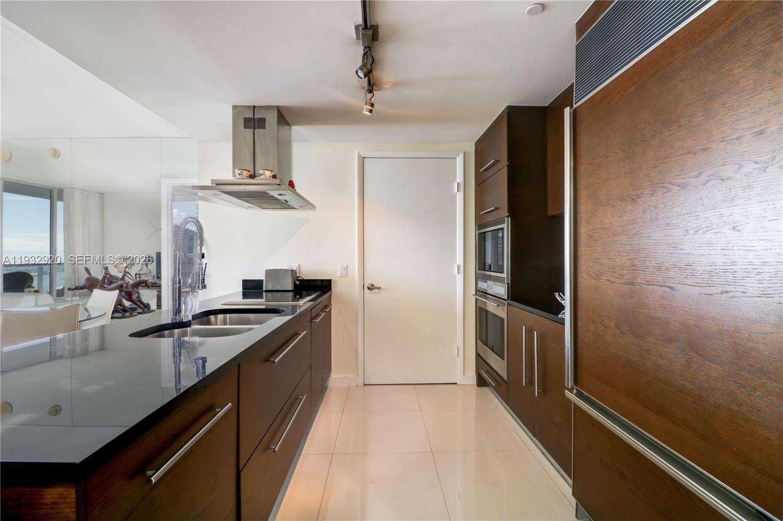 Icon Brickell 2 at 495 Brickell Ave, Miami, FL 33131 - For Sale photo 6