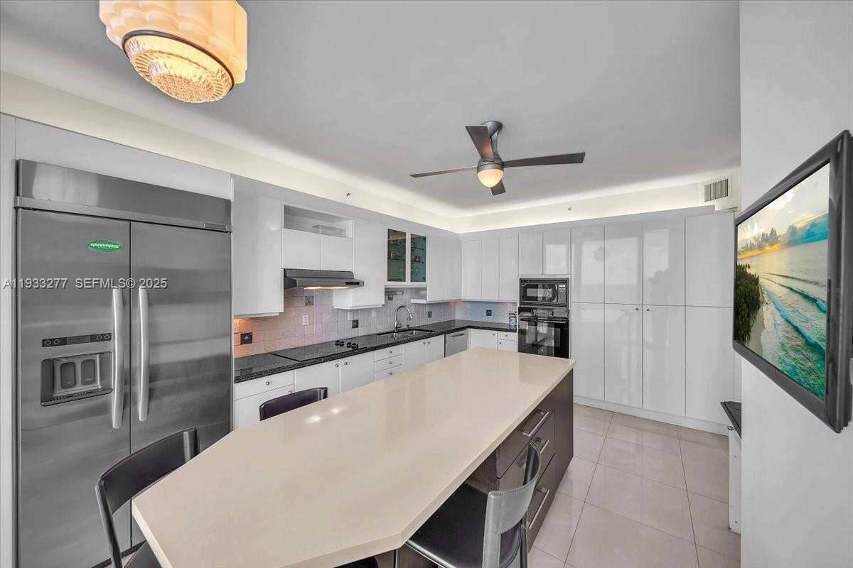 PORTOFINO TOWER - 300 Pointe Dr, Miami Beach, FL 33139 | Picture 15