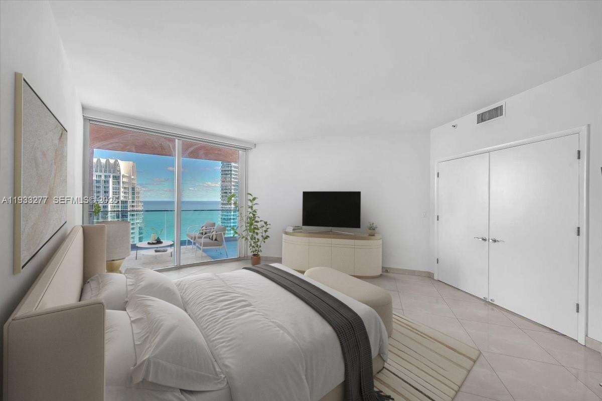 PORTOFINO TOWER - 300 Pointe Dr, Miami Beach, FL 33139 | Picture 17