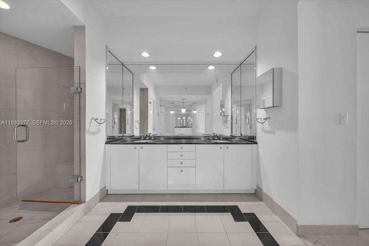 PORTOFINO TOWER - 300 Pointe Dr, Miami Beach, FL 33139 | Picture 24