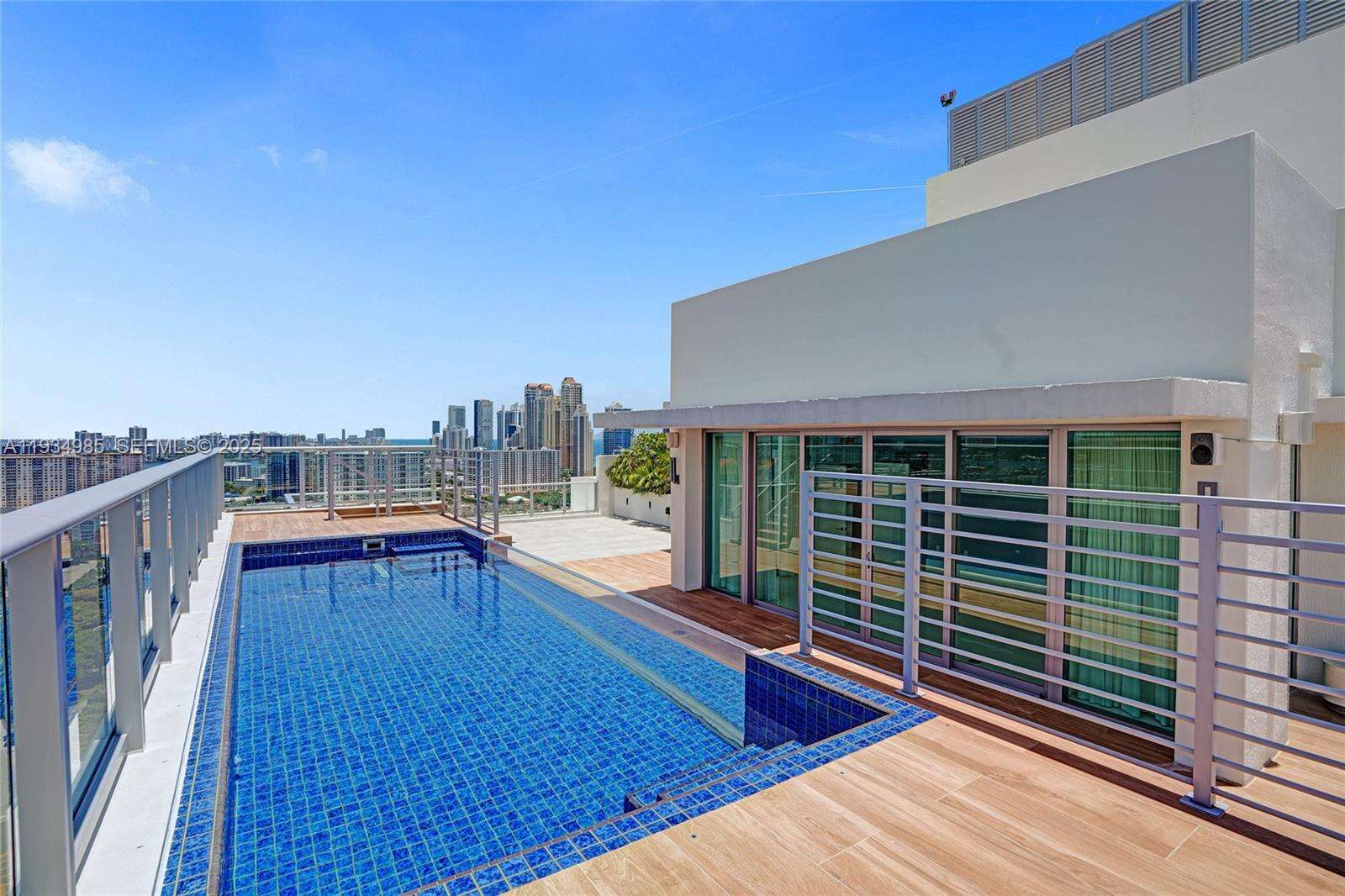 PARQUE TOWERS - 300 Sunny Isles Blvd, Sunny Isles Beach, FL 33160 | Picture 3