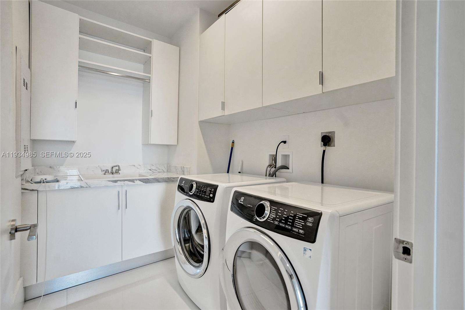 PARQUE TOWERS - 300 Sunny Isles Blvd, Sunny Isles Beach, FL 33160 | Picture 25