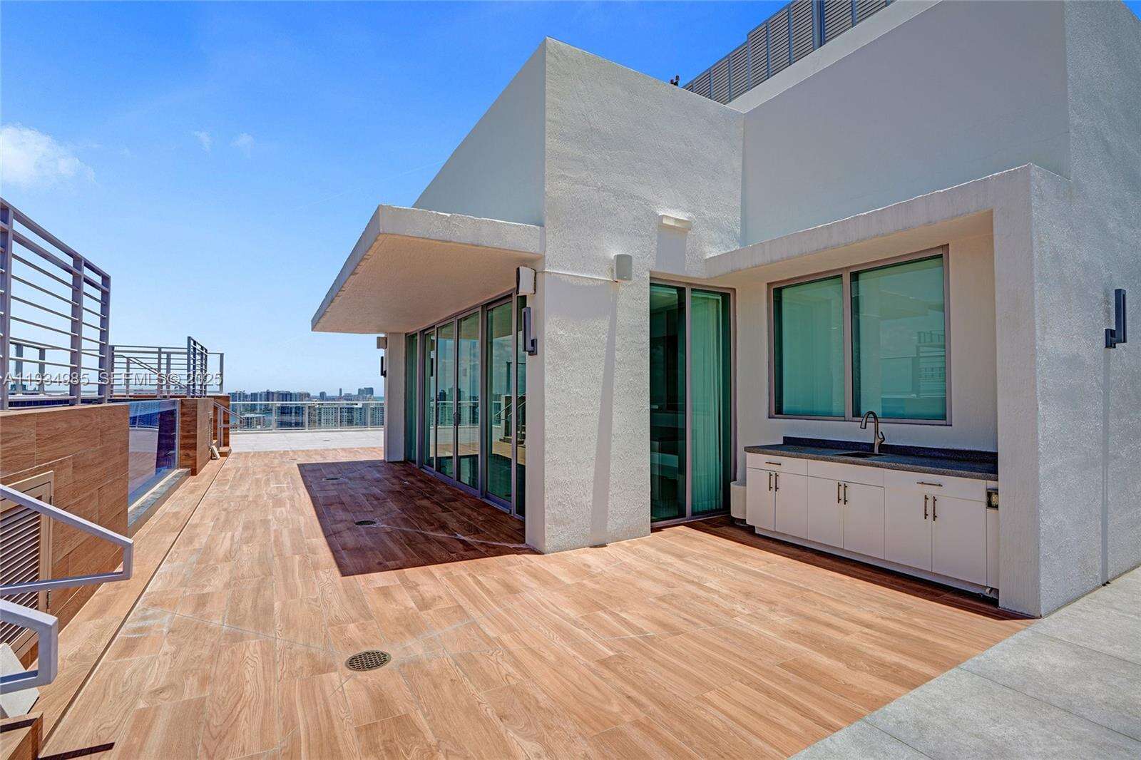 PARQUE TOWERS - 300 Sunny Isles Blvd, Sunny Isles Beach, FL 33160 | Picture 81