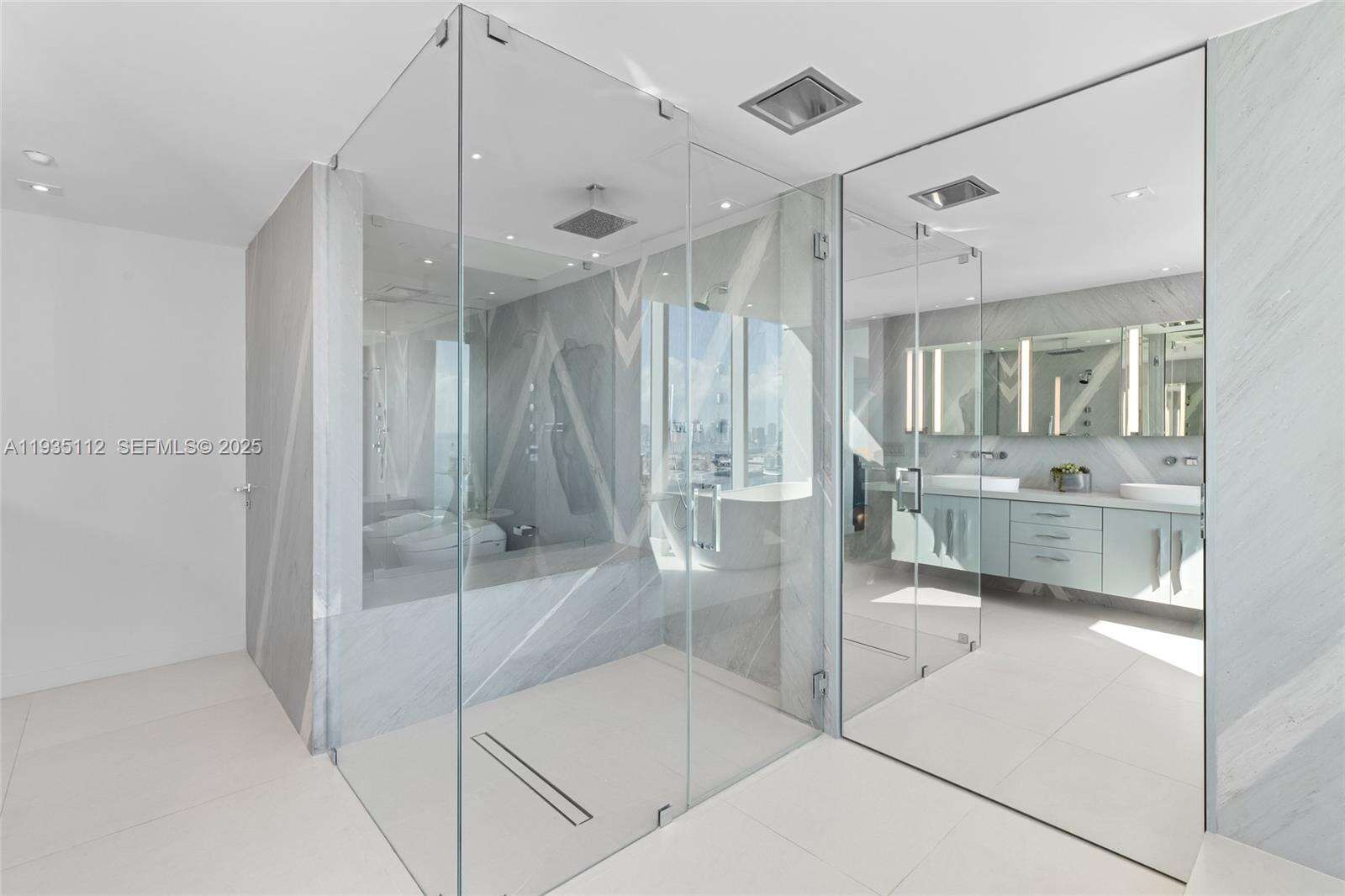 MURANO AT PORTOFINO - 1000 Pointe Dr, Miami Beach, FL 33139 | Picture 31