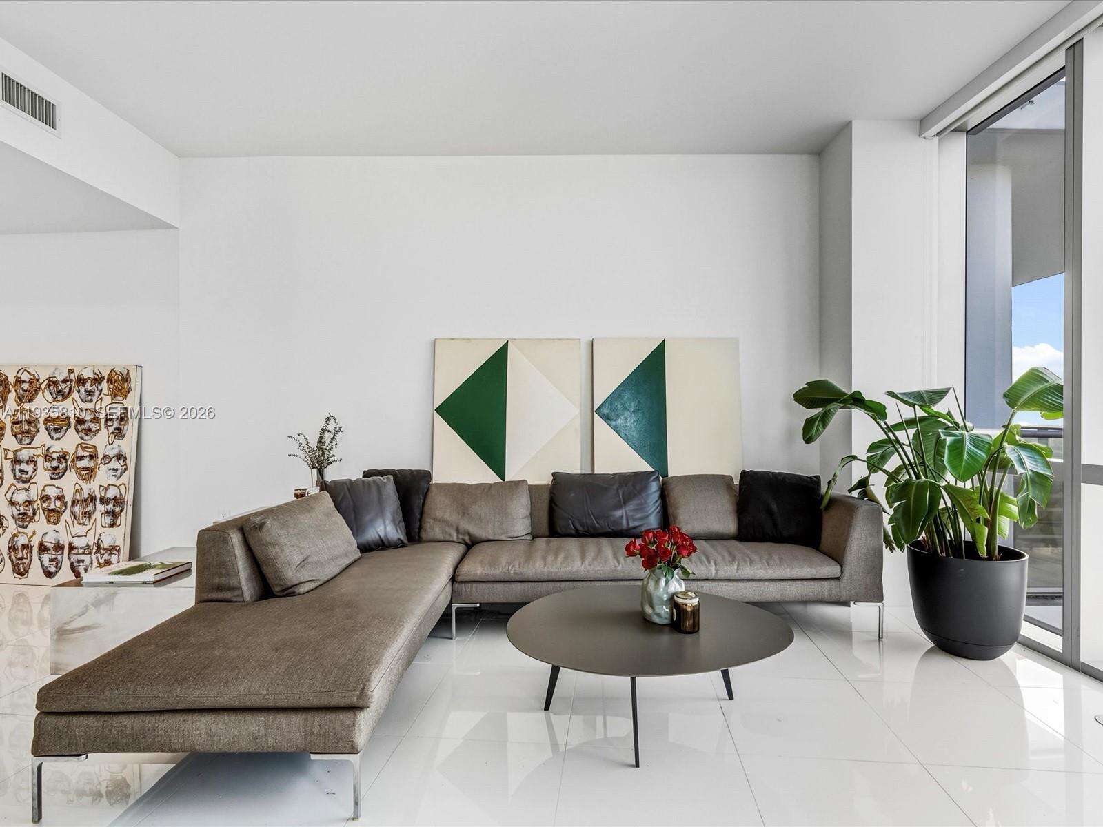 PARAMOUNT MIAMI WORLDCENTER - 851 1 Ave, Miami, FL 33132 | Picture 1