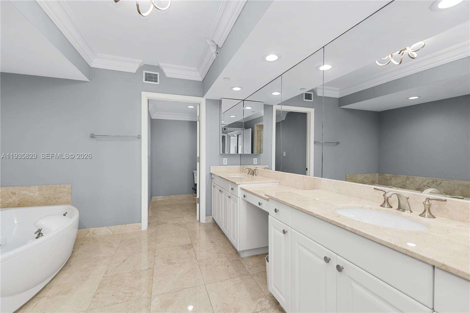 HAMPTONS SOUTH - 20201 Country Club Dr, Aventura, FL 33180 | Picture 22