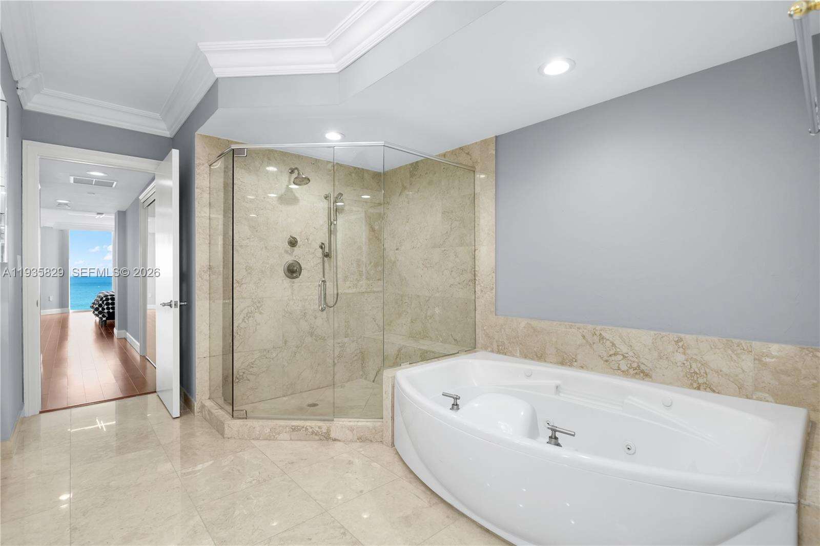 HAMPTONS SOUTH - 20201 Country Club Dr, Aventura, FL 33180 | Picture 23