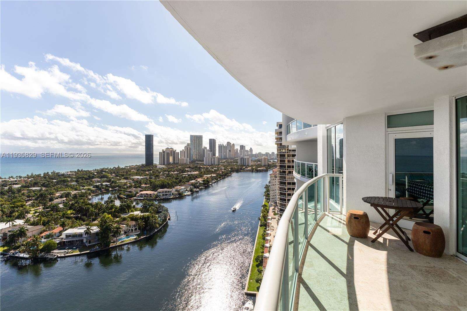 HAMPTONS SOUTH - 20201 Country Club Dr, Aventura, FL 33180 | Picture 4