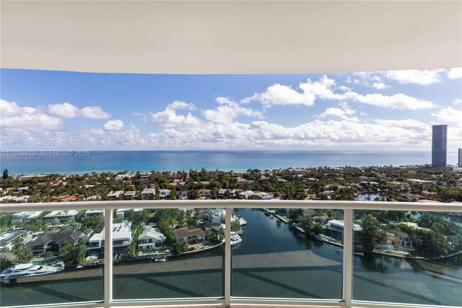 HAMPTONS SOUTH - 20201 Country Club Dr, Aventura, FL 33180 | Picture 8