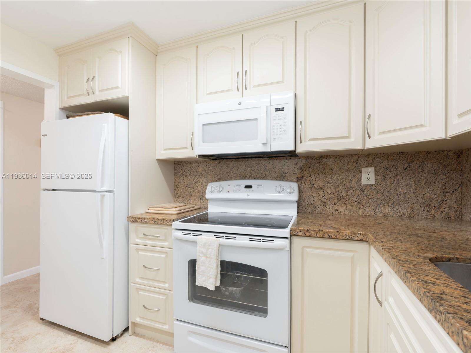 Sea Air Towers at 3725 Ocean Dr, Hollywood, FL 33019 - For Sale photo 6
