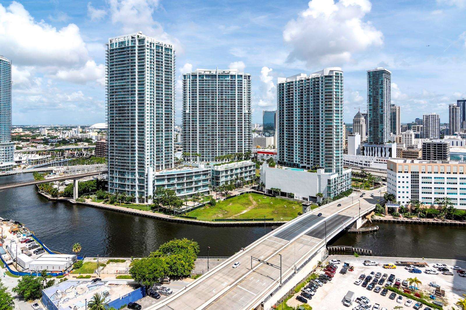 Reach Brickell at 68 6 St, Miami, FL 33131 - For Sale photo 3