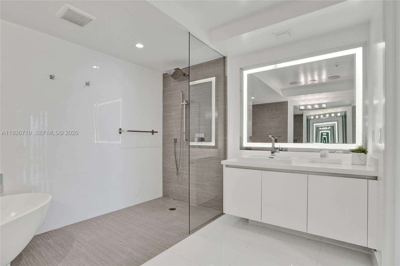 PARQUE TOWERS - 300 Sunny Isles Blvd, Sunny Isles Beach, FL 33160 | Picture 26