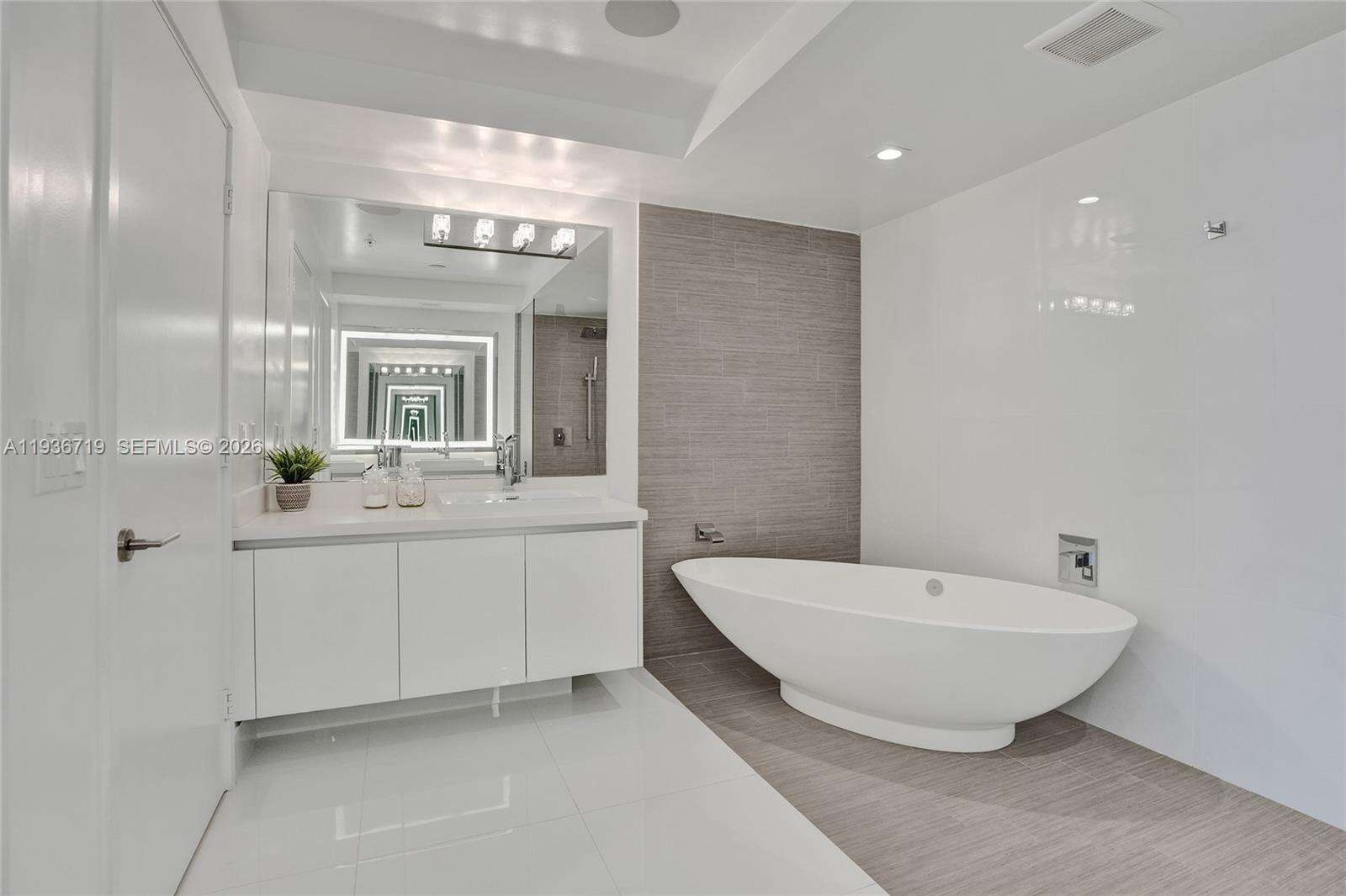 PARQUE TOWERS - 300 Sunny Isles Blvd, Sunny Isles Beach, FL 33160 | Picture 27