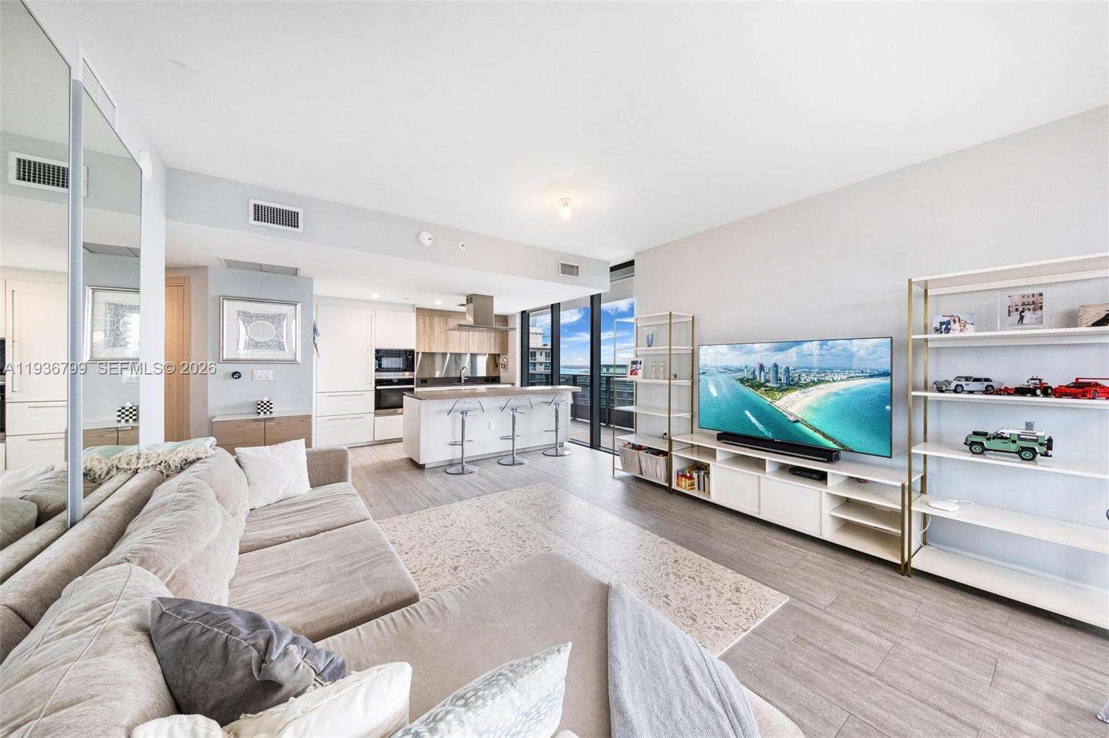 BRICKELL FLATIRON - 1000 Brickell Plz, Miami, FL 33131 | Picture 3