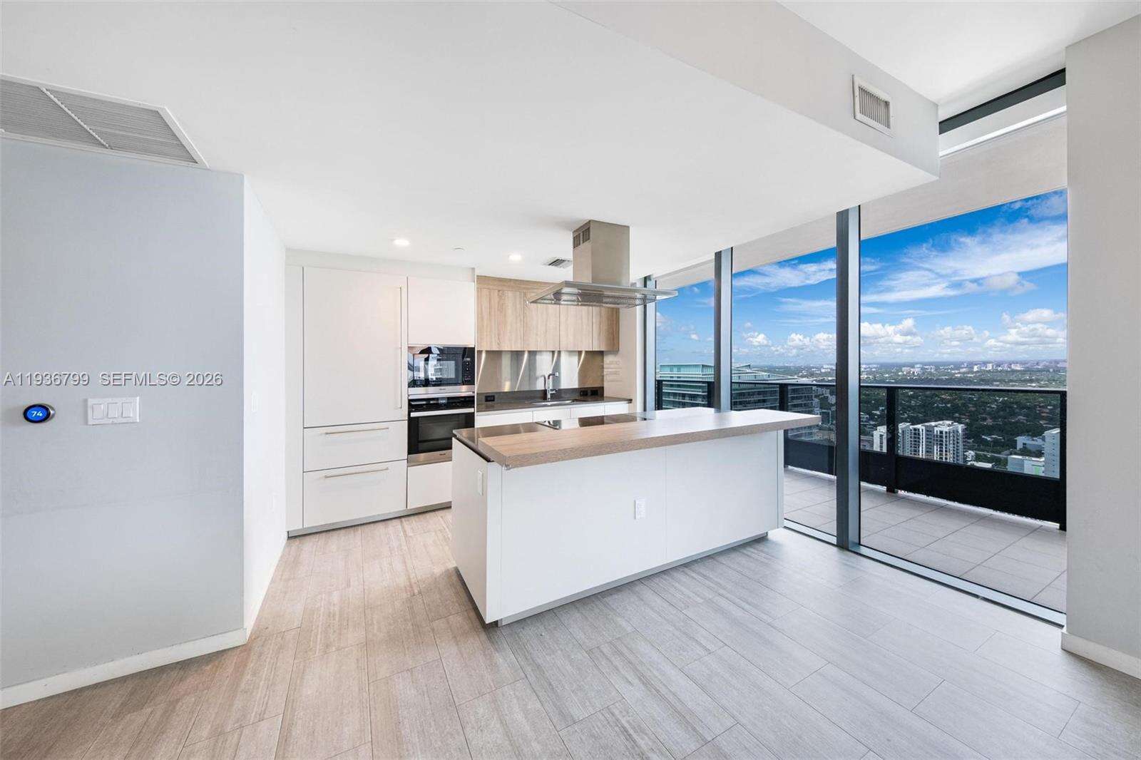 BRICKELL FLATIRON - 1000 Brickell Plz, Miami, FL 33131 | Picture 6