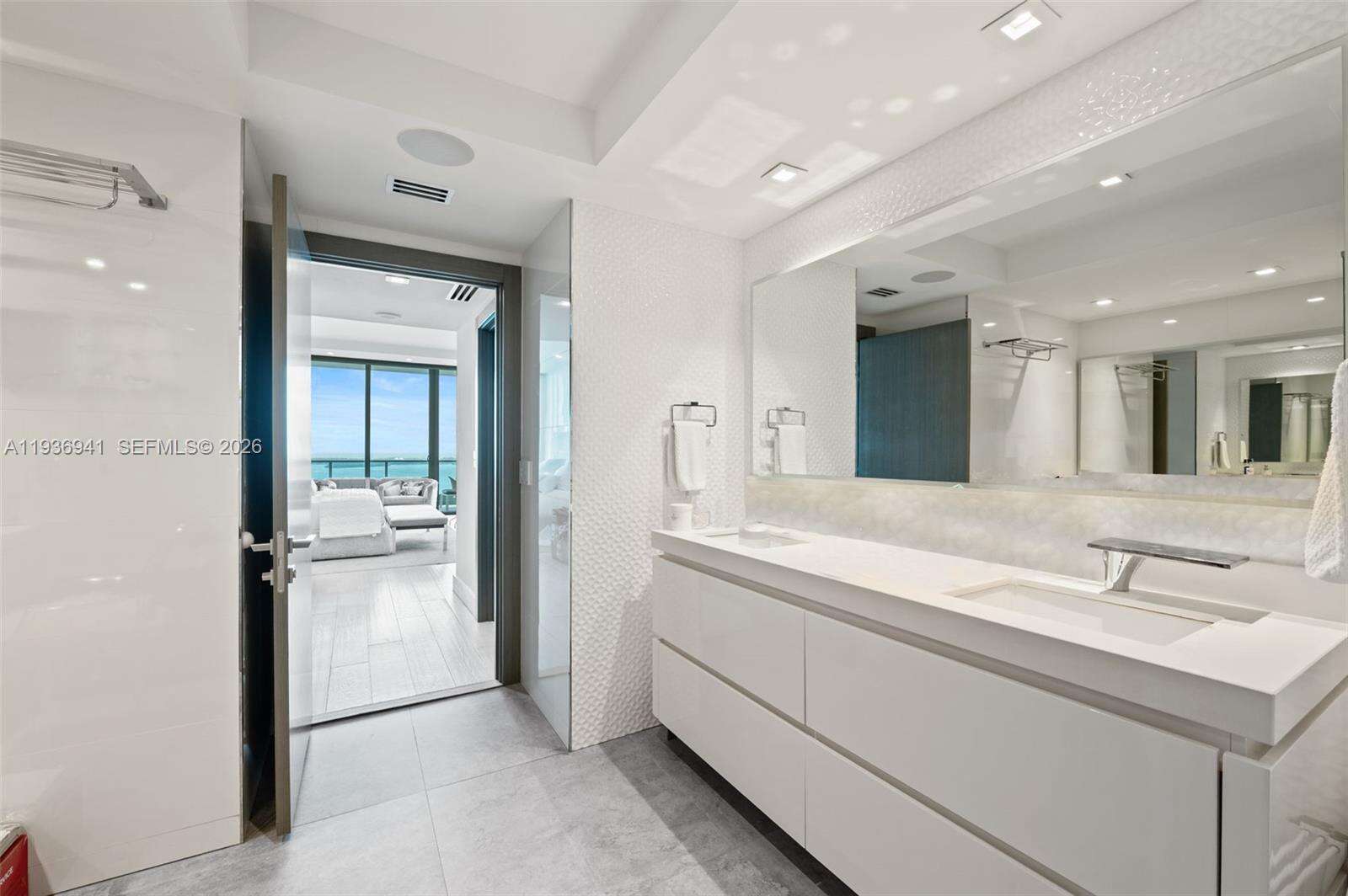 JADE RESIDENCES AT BRICKELL BAY - 1331 Brickell Bay Dr, Miami, FL 33131 | Picture 11