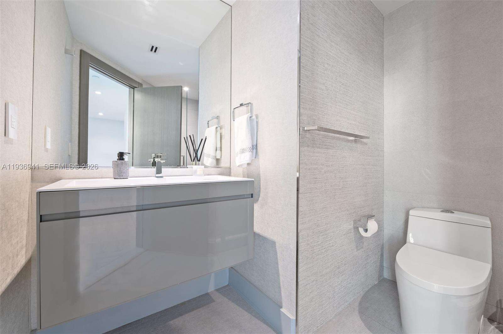 JADE RESIDENCES AT BRICKELL BAY - 1331 Brickell Bay Dr, Miami, FL 33131 | Picture 18