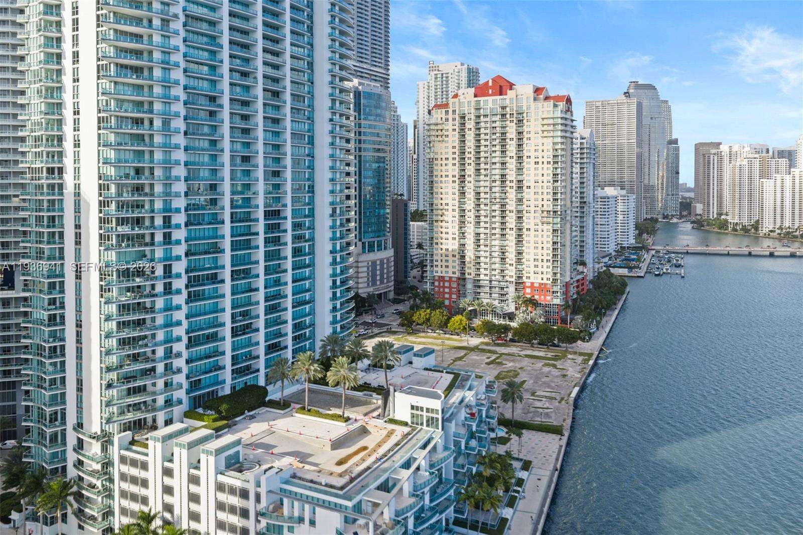 JADE RESIDENCES AT BRICKELL BAY - 1331 Brickell Bay Dr, Miami, FL 33131 | Picture 25