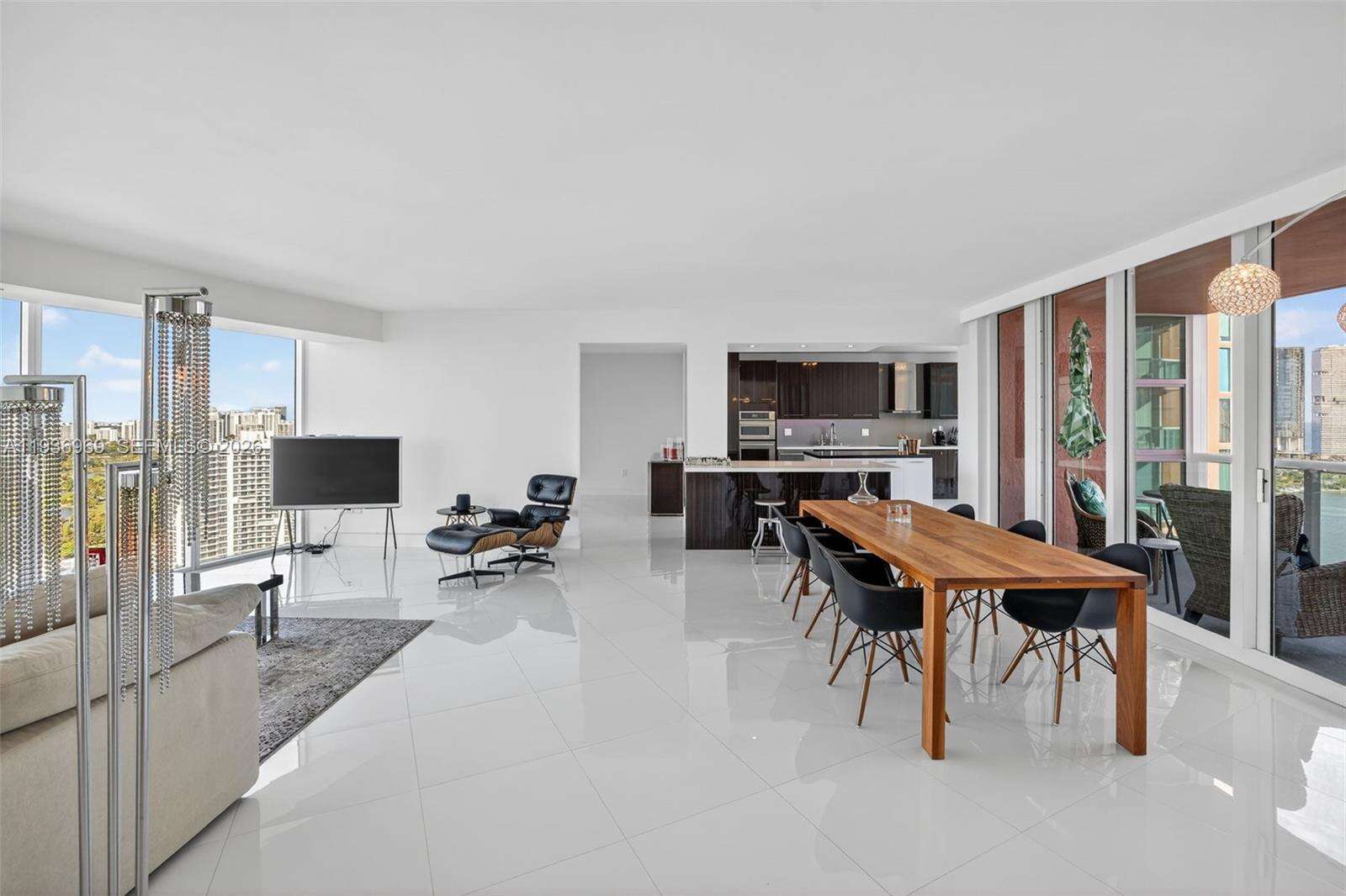 100 HIDDEN BAY - 3370 Hidden Bay Dr, Aventura, FL 33180 | Picture 3