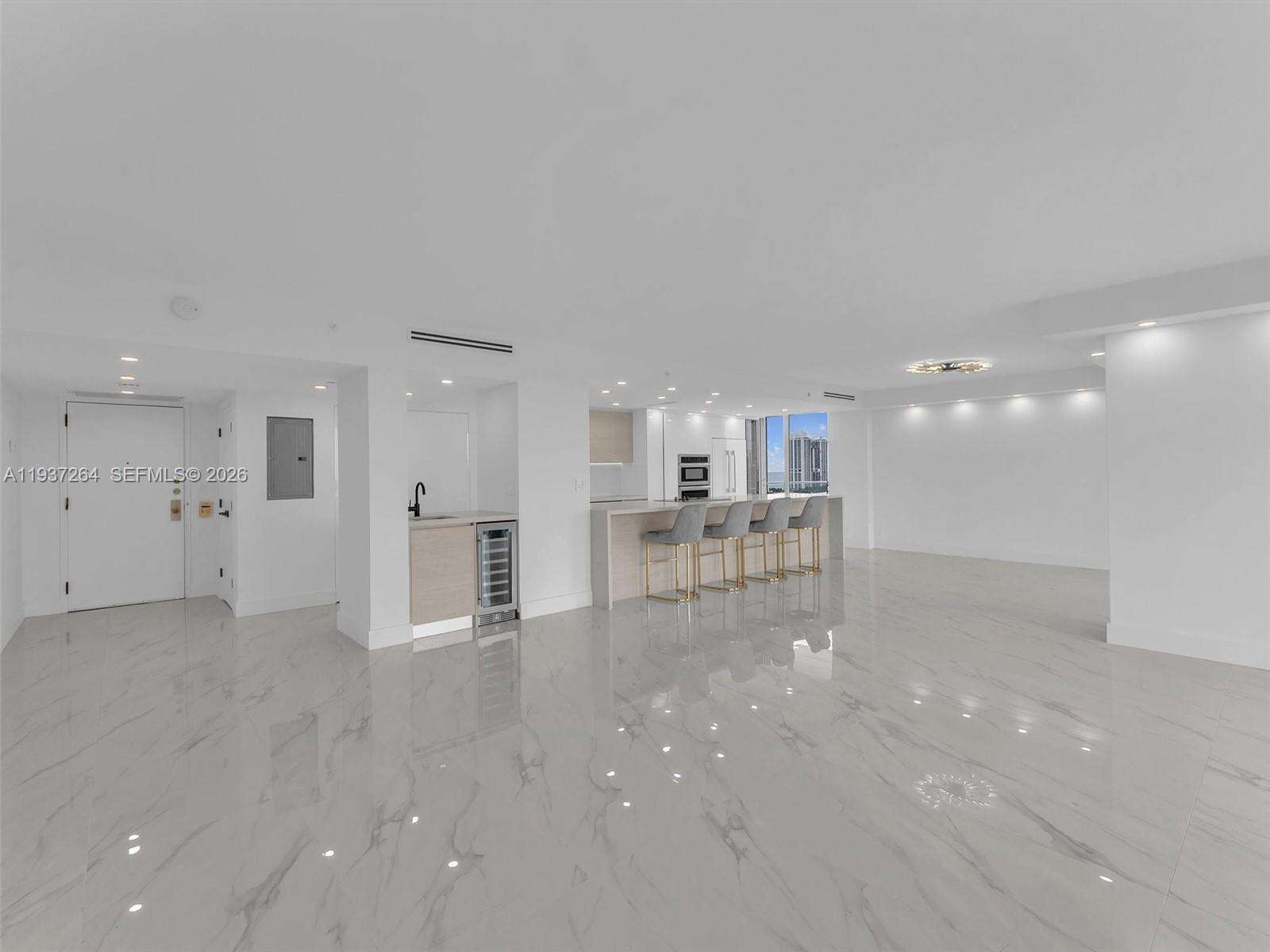 TURNBERRY ISLE - 19707 Turnberry Way, Aventura, FL 33180 | Picture 3