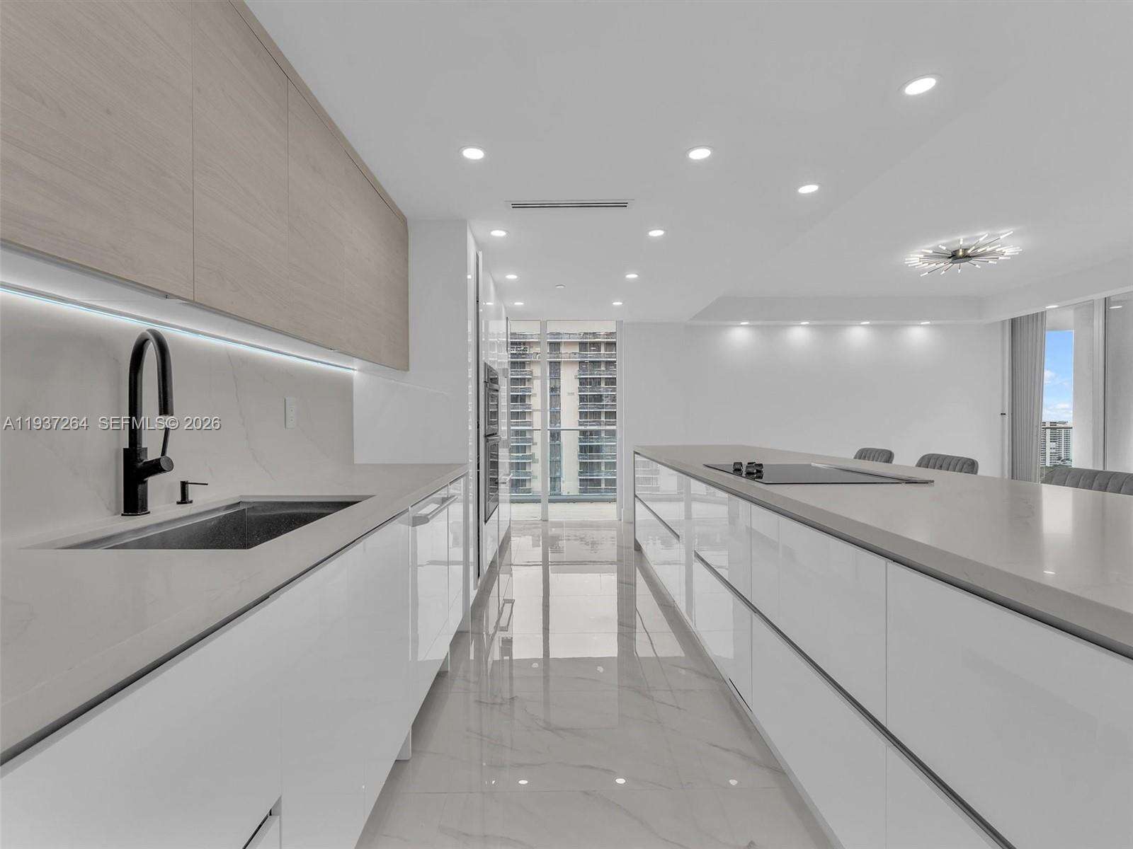 TURNBERRY ISLE - 19707 Turnberry Way, Aventura, FL 33180 | Picture 6