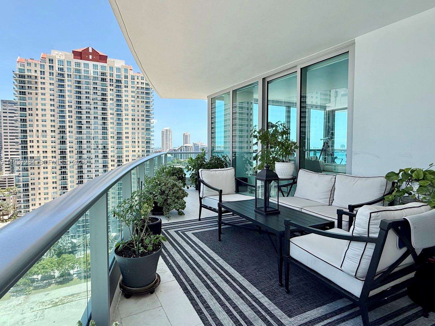 JADE RESIDENCES AT BRICKELL BAY - 1331 Brickell Bay Dr, Miami, FL 33131 | Picture 13
