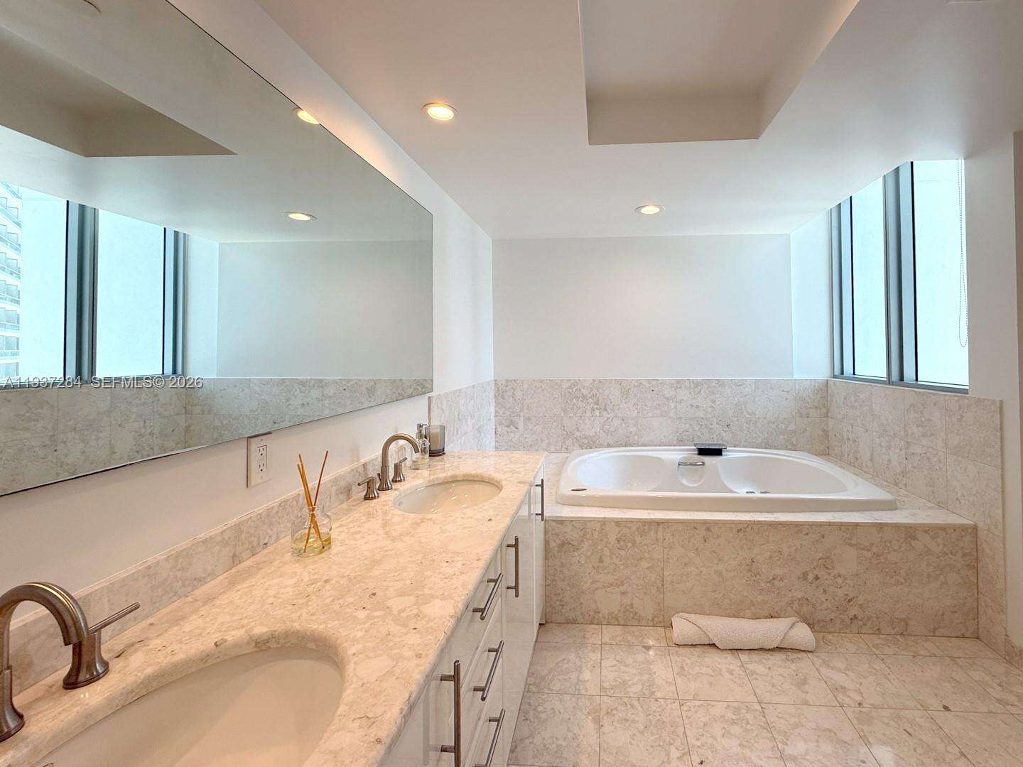 JADE RESIDENCES AT BRICKELL BAY - 1331 Brickell Bay Dr, Miami, FL 33131 | Picture 16