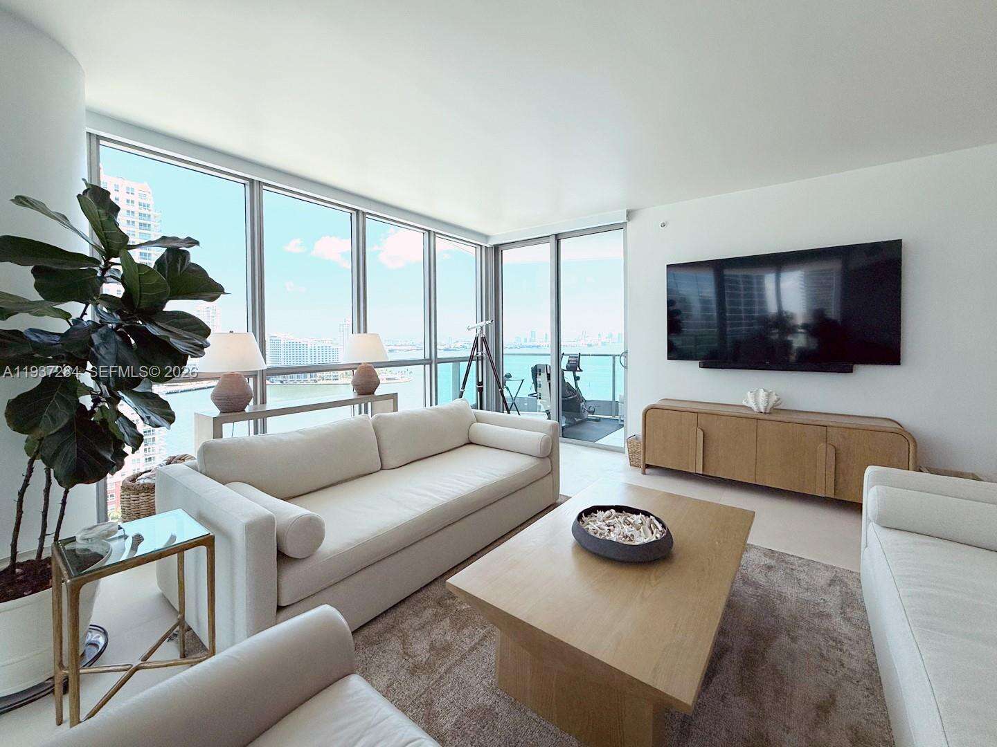 JADE RESIDENCES AT BRICKELL BAY - 1331 Brickell Bay Dr, Miami, FL 33131 | Picture 3