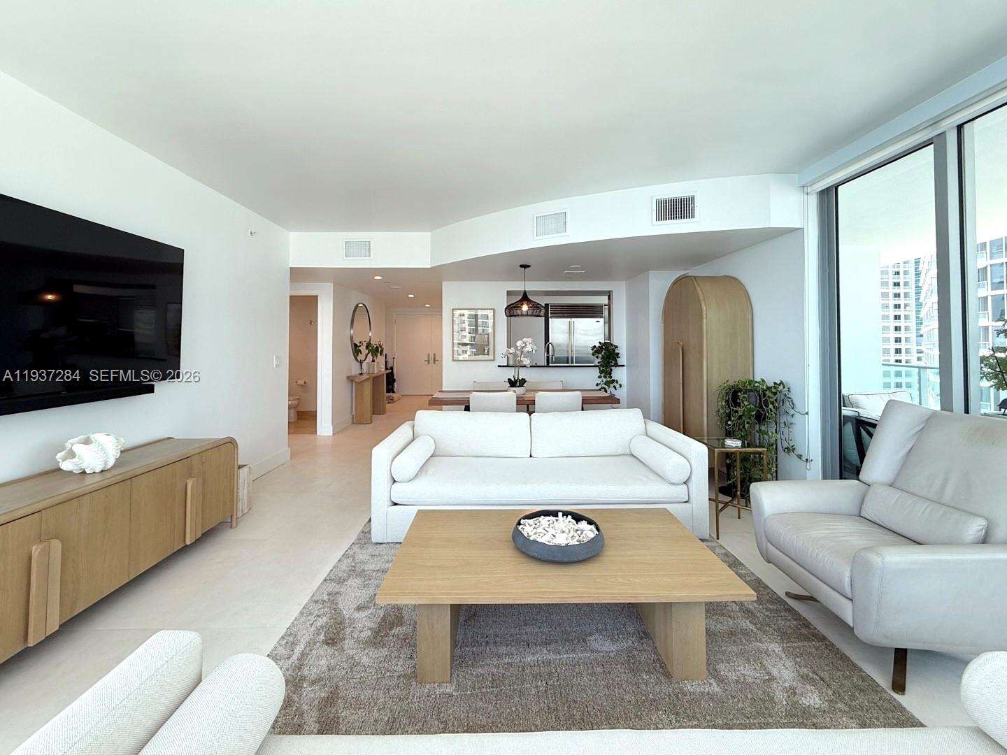 JADE RESIDENCES AT BRICKELL BAY - 1331 Brickell Bay Dr, Miami, FL 33131 | Picture 8