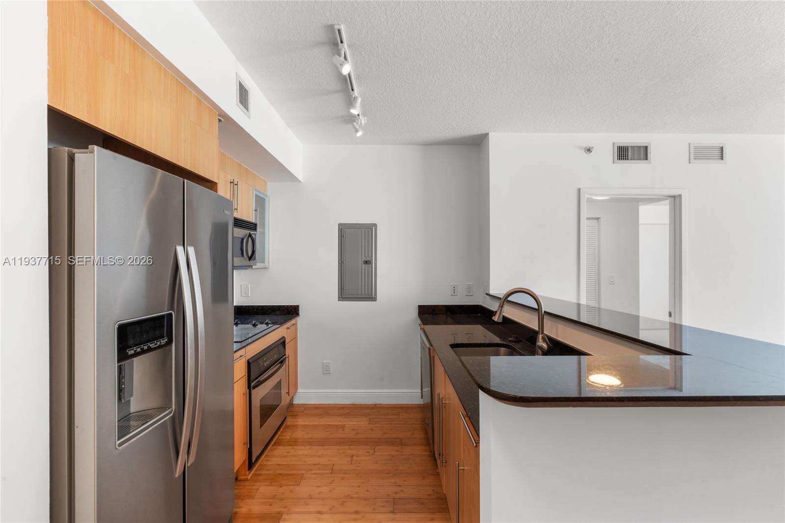 One Miami East at 335 Biscayne Blvd, Miami, FL 33131 - For Sale photo 5