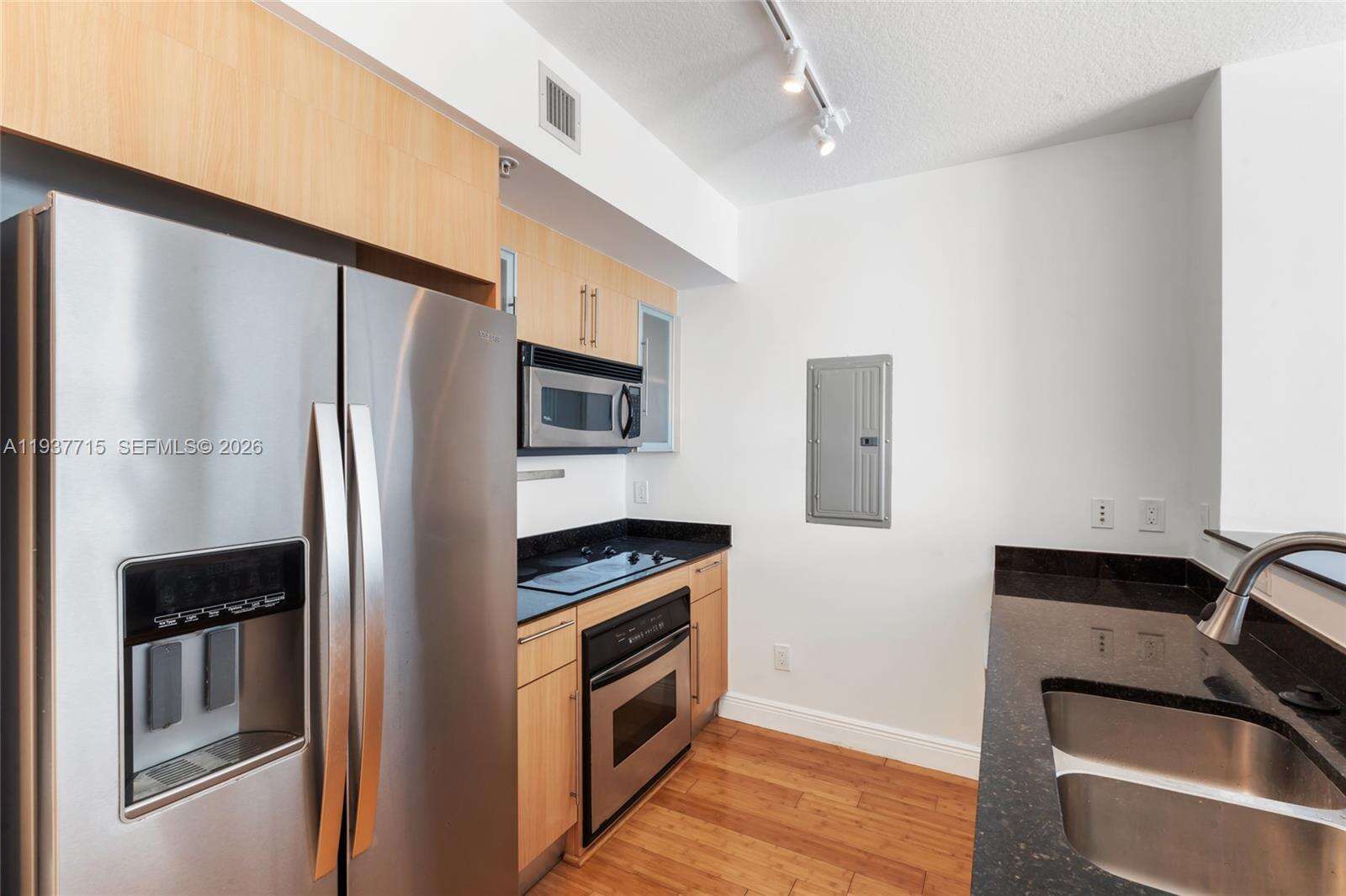 One Miami East at 335 Biscayne Blvd, Miami, FL 33131 - For Sale photo 8