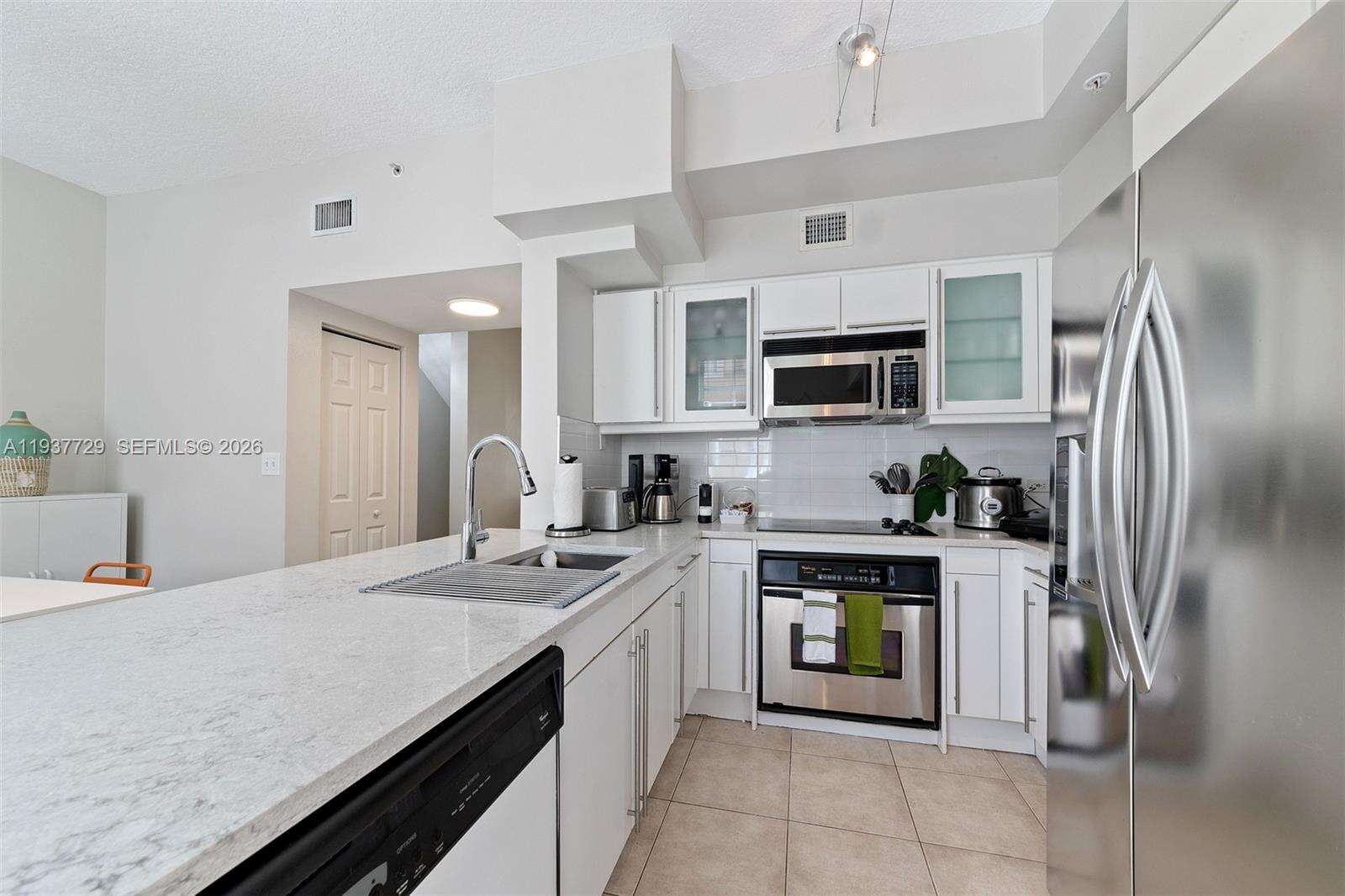 2080 Ocean Drive at 2067 Ocean Dr, Hallandale Beach, FL 33009 - For Sale photo 10