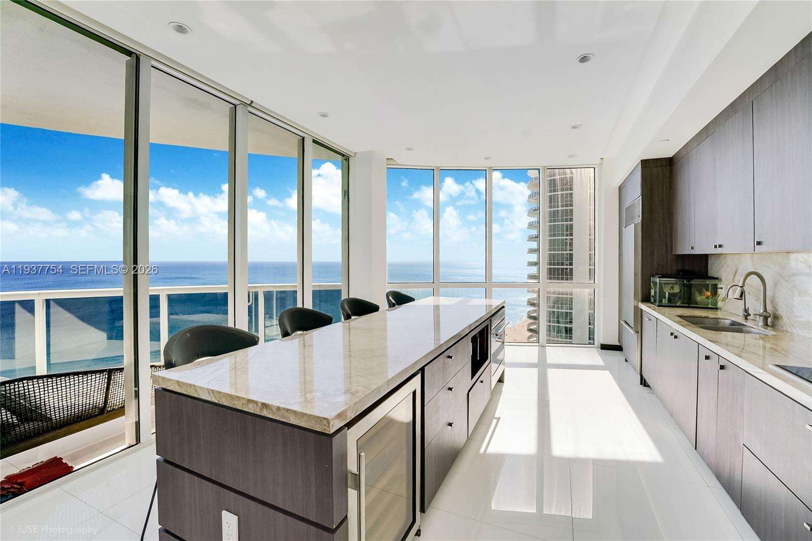 TDR TOWER II - 15901 Collins Ave, Sunny Isles Beach, FL 33160 | Picture 2