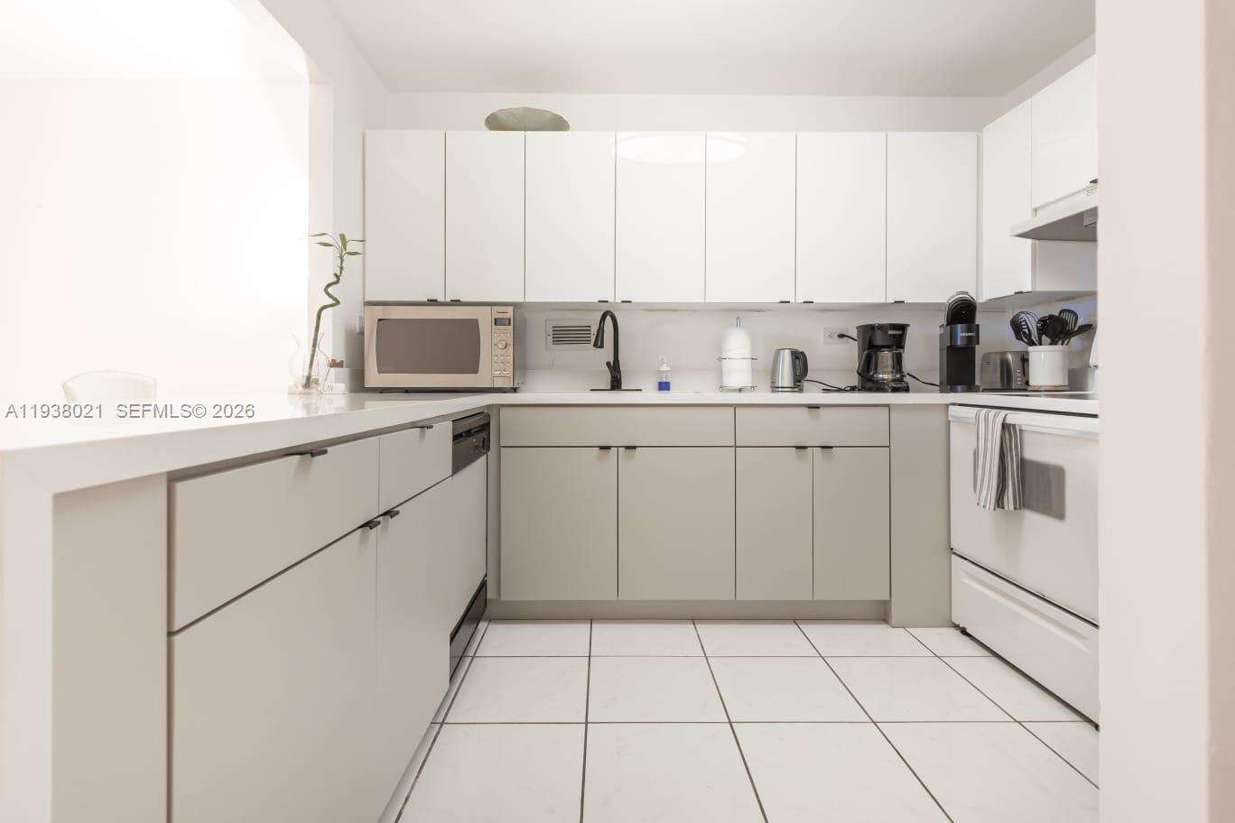 Roney Palace at 2301 Collins Ave, Miami Beach, FL 33139 - For Sale photo 10